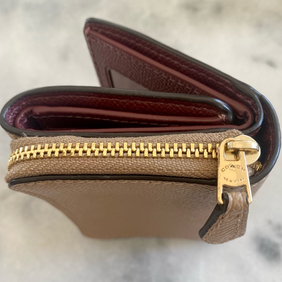 Coach Wallet - Like New - Picture 4 of 5